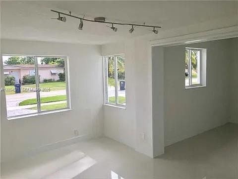 3rd image of 4212 SW 98th Ave