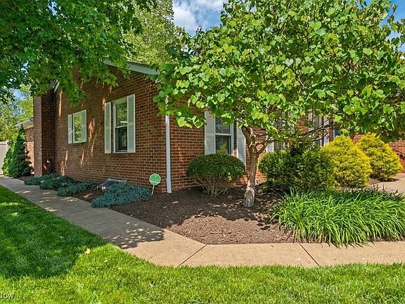 3rd image of 102 Iroquois Dr