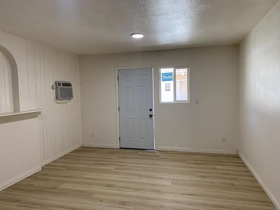 5th image of 1916 S San Antonio Ave #1
