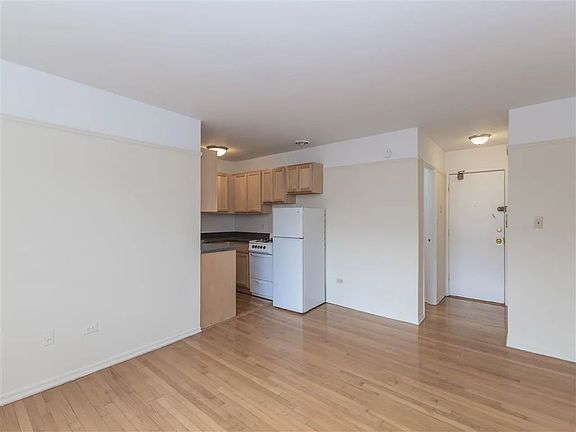 2nd image of 6124 N Winthrop Ave #C7de7d33a