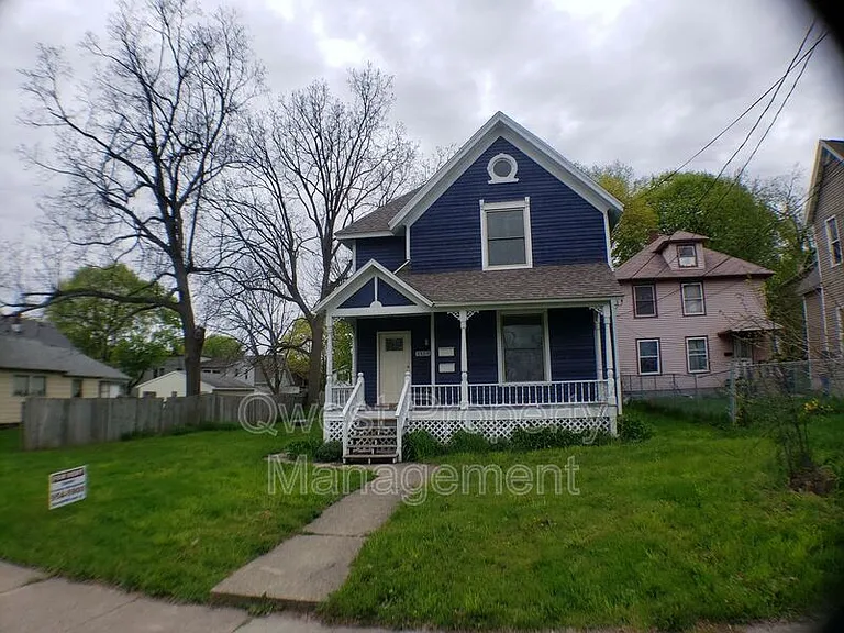 1123 2nd St NW #1 — Photo 1