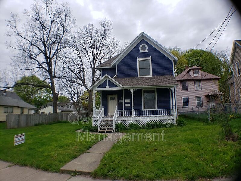 1st image of 1123 2nd St NW #1