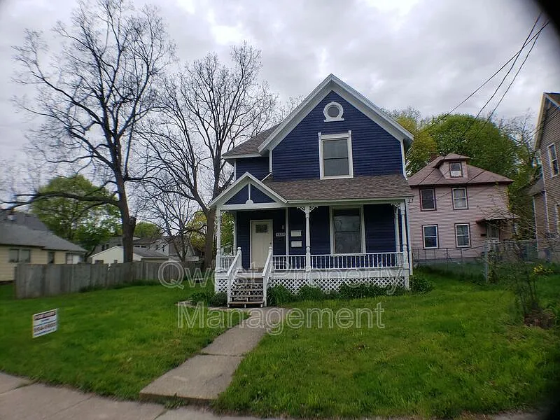 1123 2nd St NW #1