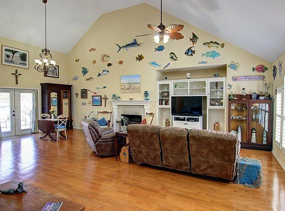 5th image of 467 Augusta Dr