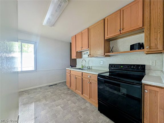 5th image of 50 Circle Dr