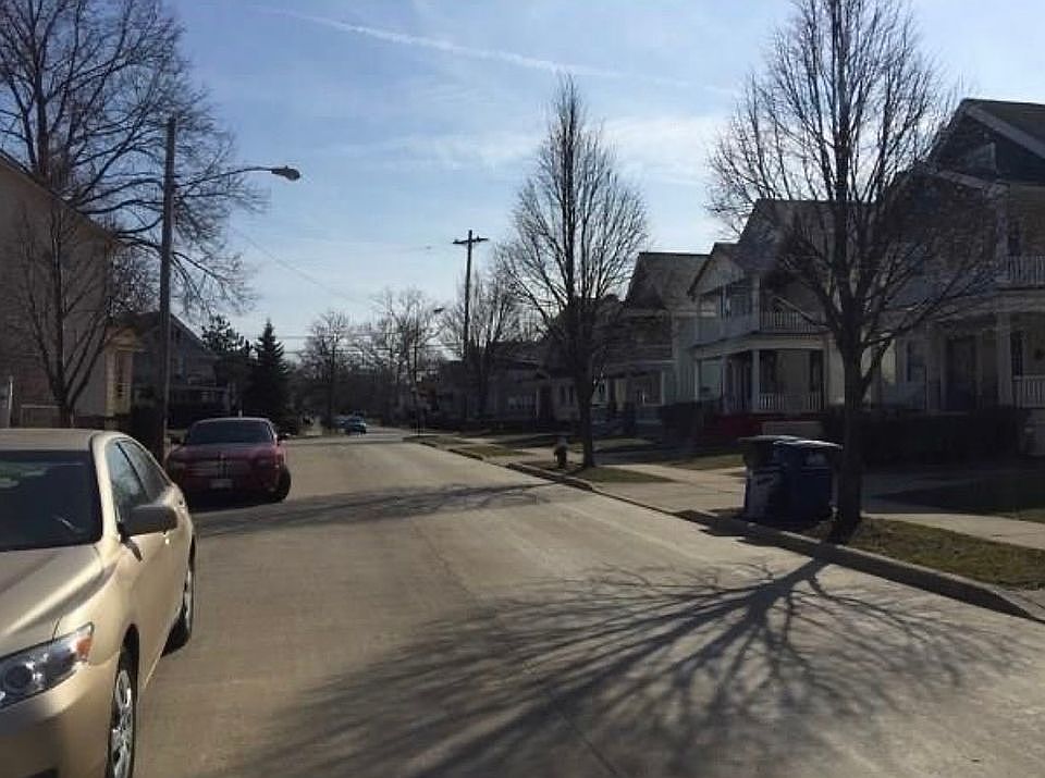 2nd image of 1503 Victoria Ave