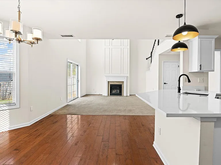 Dining Rm / Living Rm