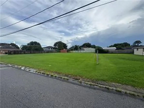 W Josephine St, Chalmette, LA 70043
