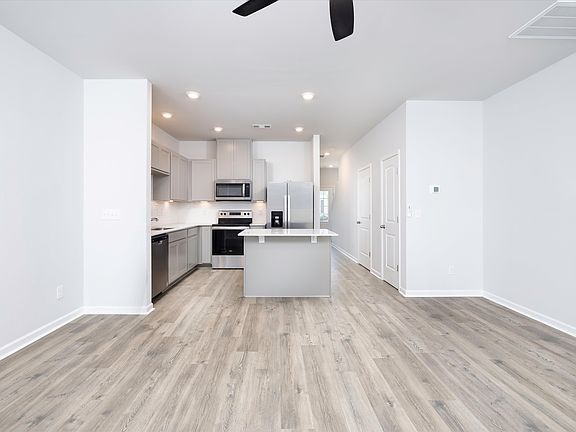 4th image of 1416 Walker Way