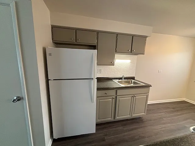 1 bed, 900 sqft, $1,225 — Photo 2