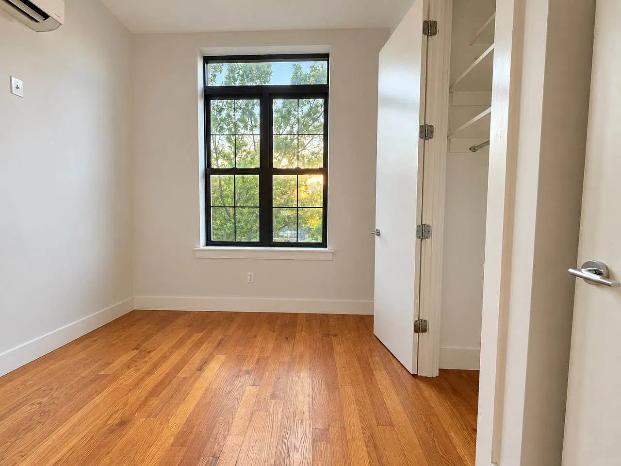 81 Carlton Avenue — Photo 4
