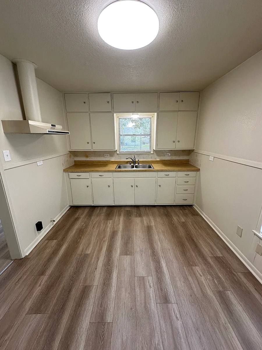 kitchen - 3538 Bluebird St