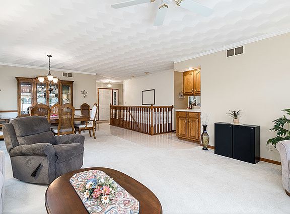 5th image of 1334 Creekwood Cir #85B