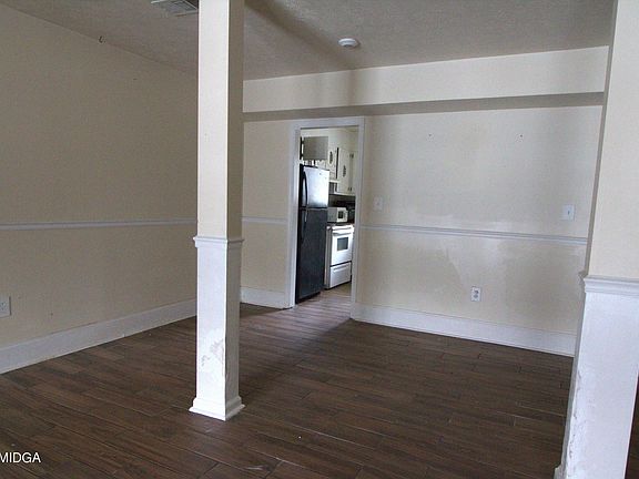 4th image of 303 Leisure Lake Dr