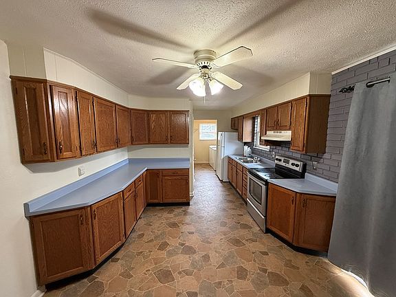 4th image of 1071 Sullivan Rd