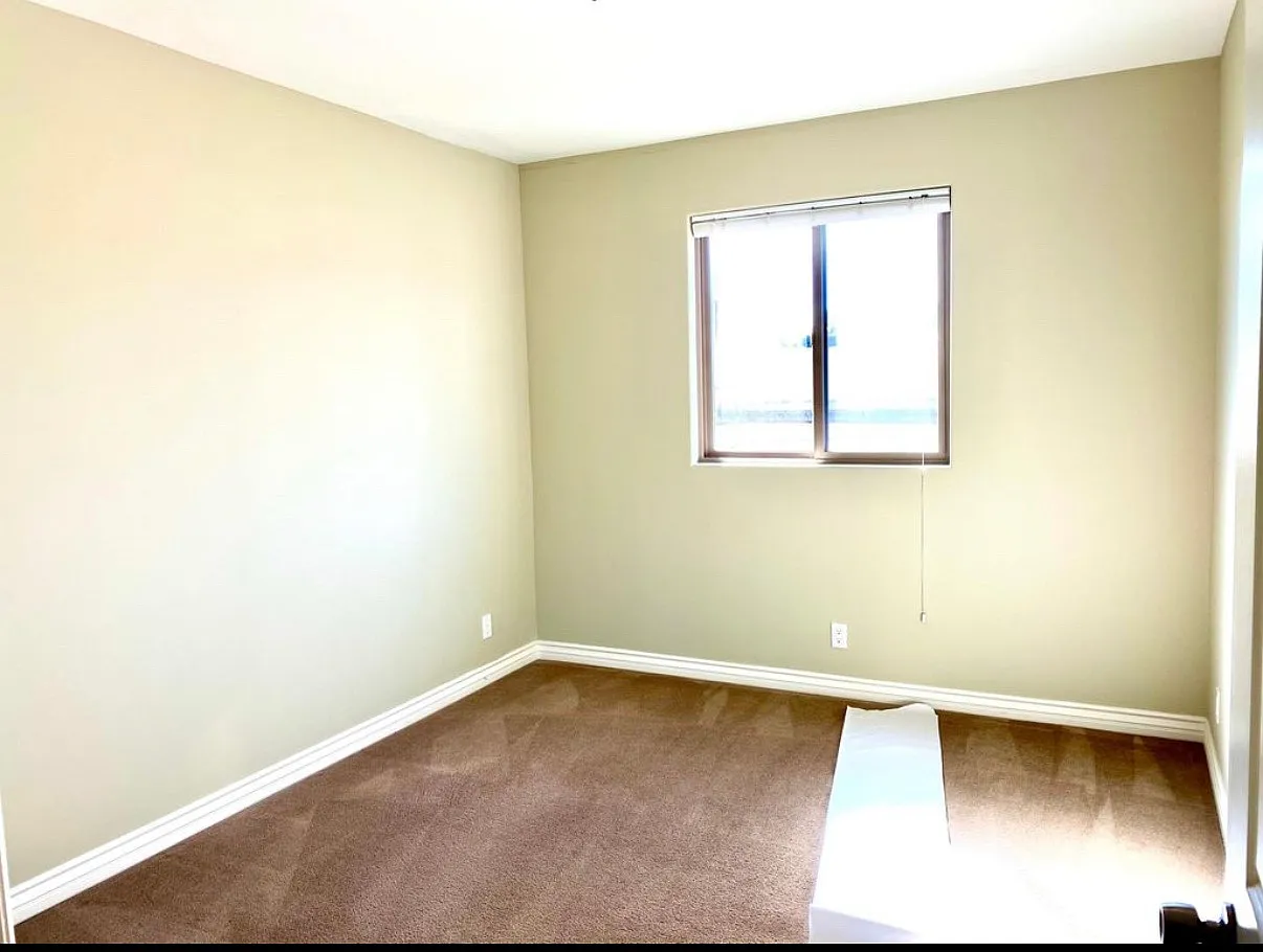 3 bed, 2.5 bath, 1900 sqft, $1,500 — Photo 1