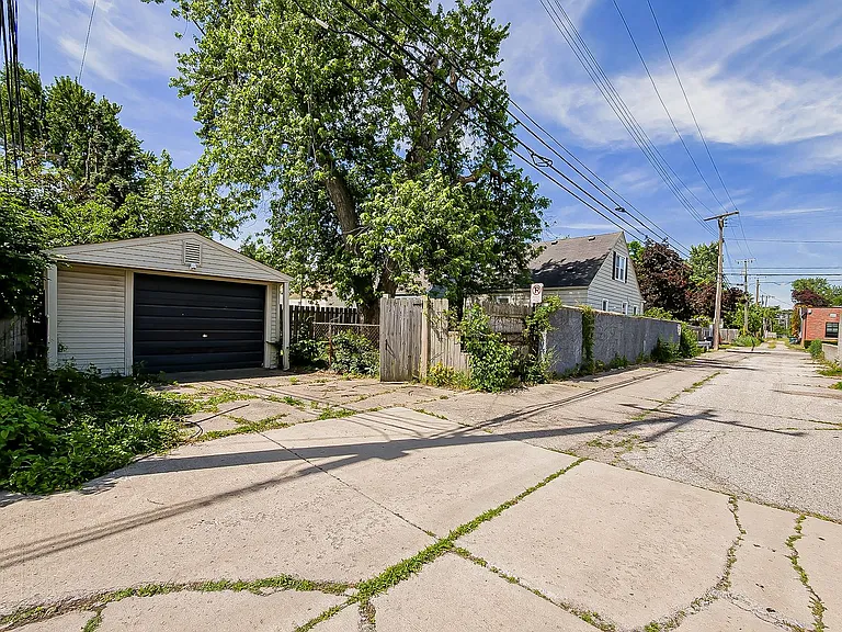 113 S Minerva Ave — Photo 35