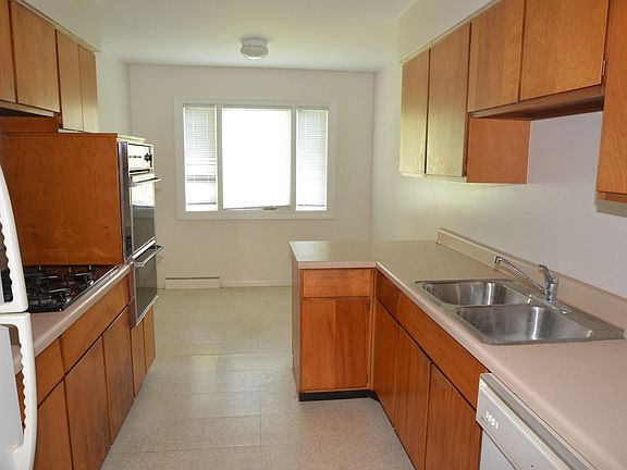 4th image of 560 Ivy Ct