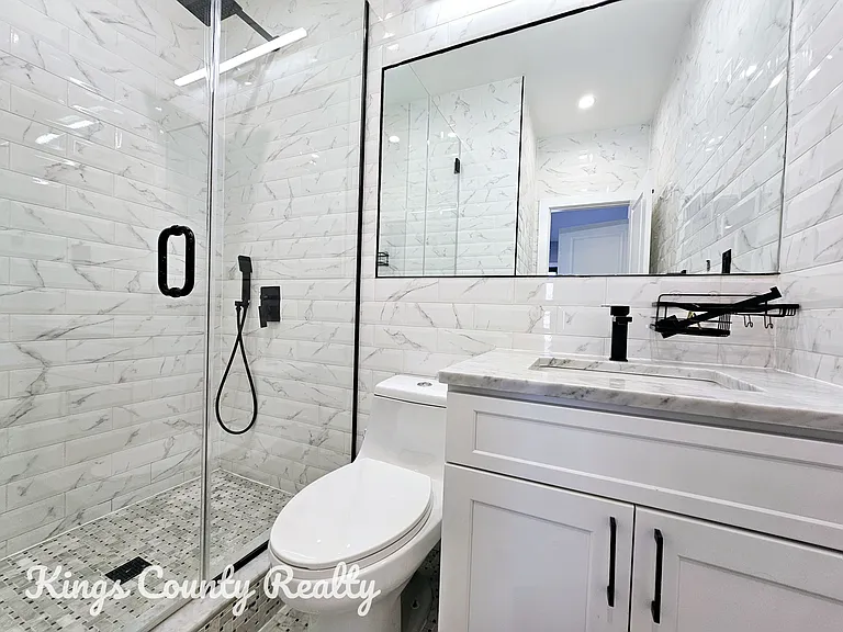 565 Midwood St #3 — Photo 15