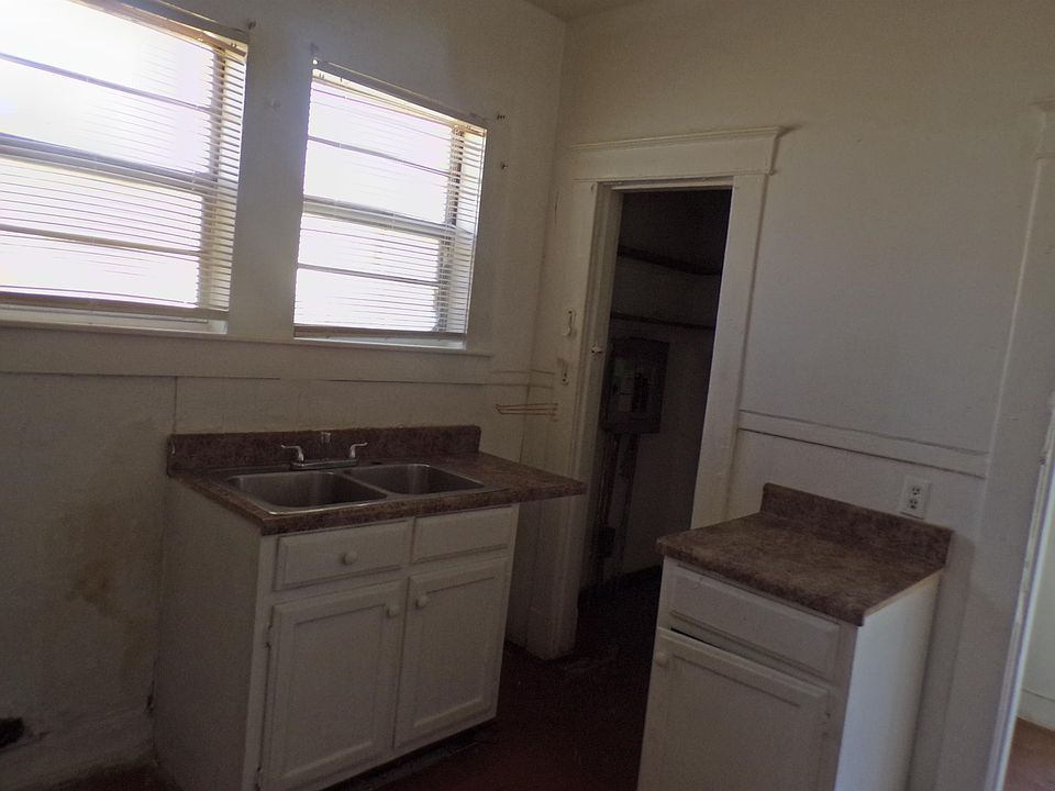 2nd image of 1248 Greenwood St