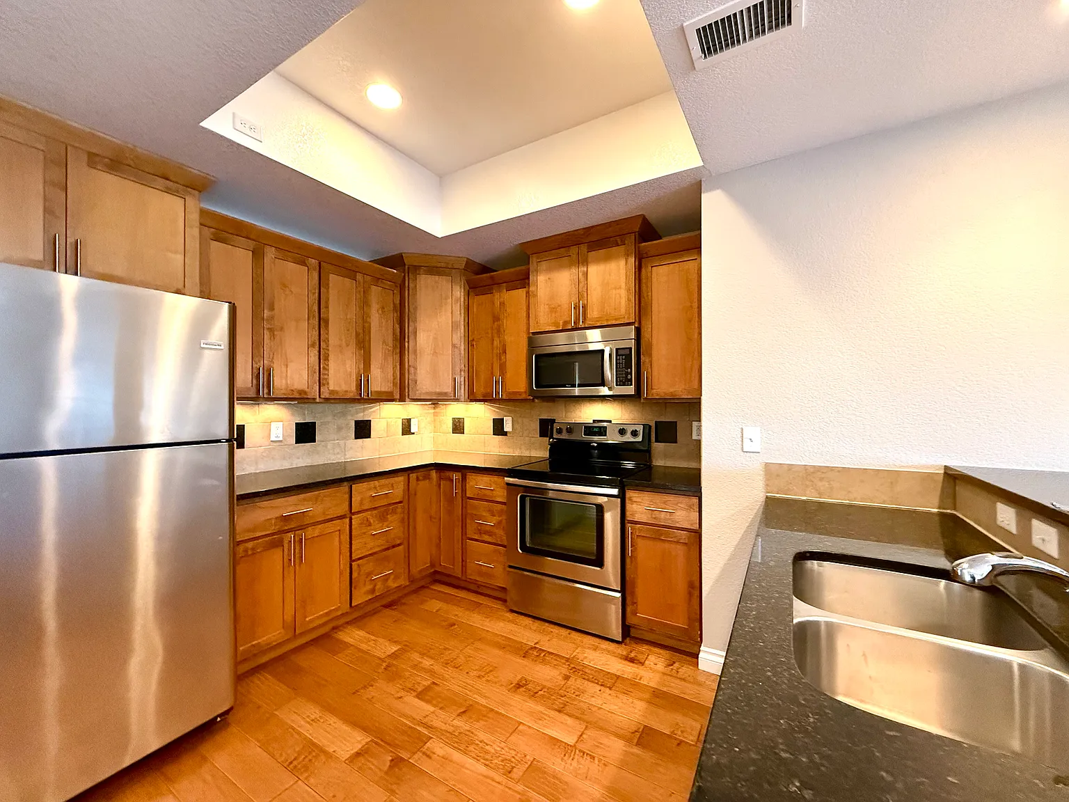 2 bed, 1168 sqft, $2,448 — Photo 3