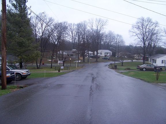 5th image of 705 Edwards Dr