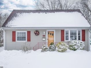 25 Longview Ave, Lake Hiawatha, NJ 07034