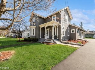 462 Freeman St, Genoa City, WI 53128