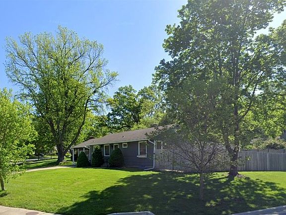 2nd image of 3209 W 72nd St