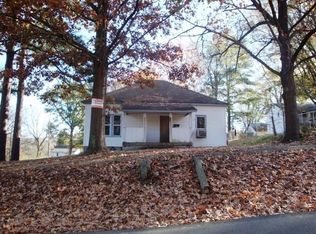 622 N 4th St, De Queen, AR 71832