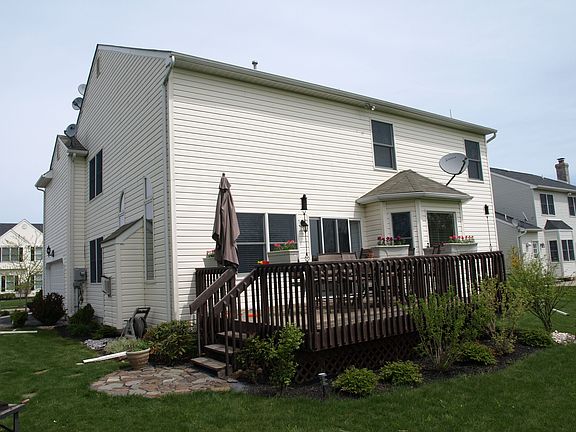3rd image of 208 Mill Race Dr