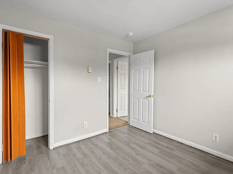 Pullman Ave. 200 — Photo 15