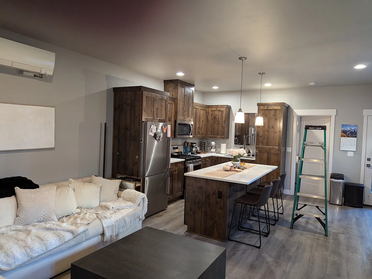 3 bed, 3.5 bath, 1757 sqft, $3,100 — Photo 2