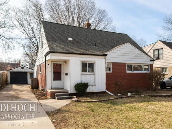 20442 Lancaster St, Harper Woods, MI 48225