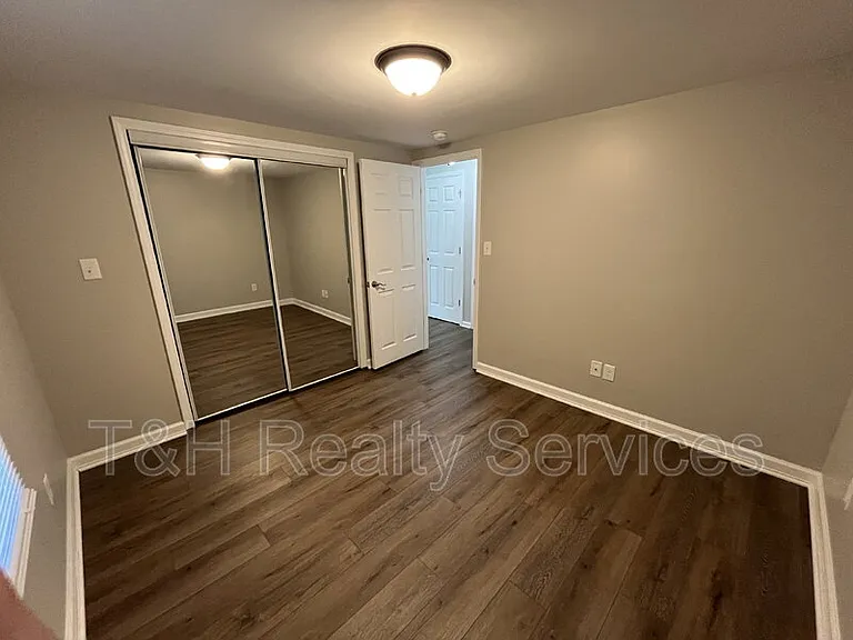 611 N Waldemere Ave — Photo 7