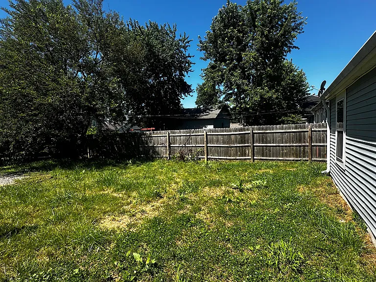 1641 Iowa St — Photo 14
