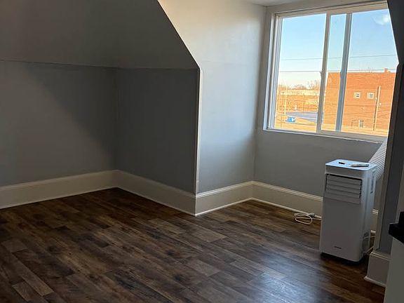 3rd image of 230 Kirkwood Blvd APT 3