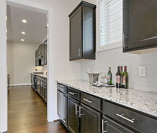 4th image of 20620 Holyoke Dr