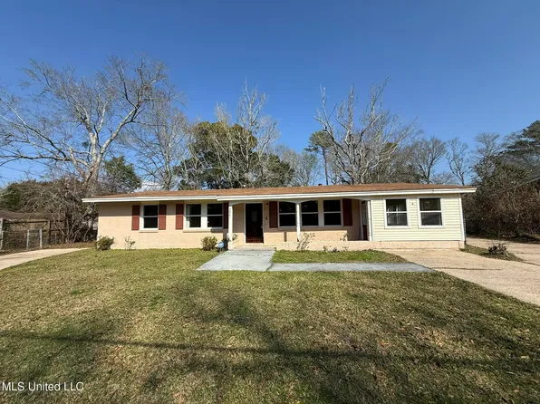 2801 Woodlawn Ave, Moss Point, MS 39563