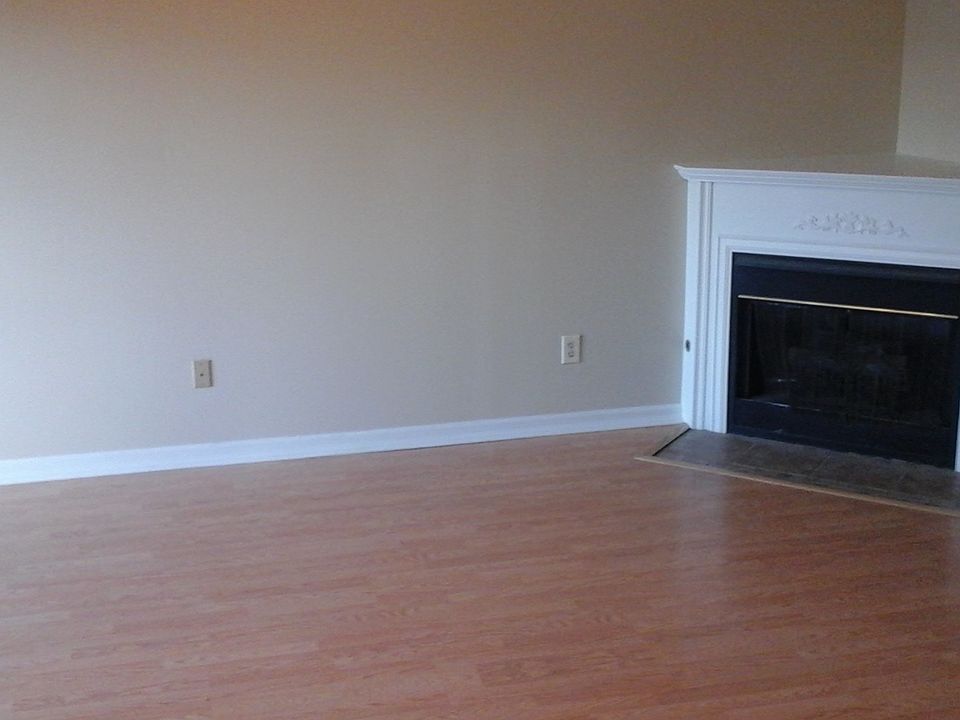 2nd image of 209 Woods Edge Dr