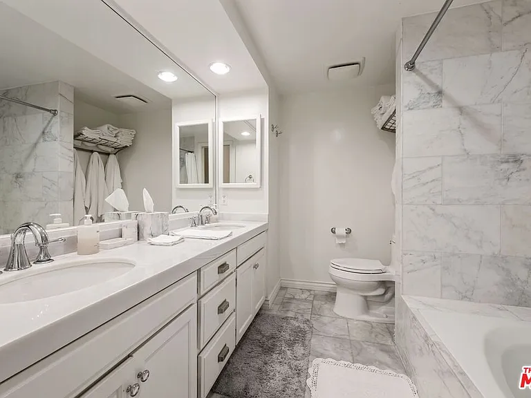 1375 Kelton Ave #107 — Photo 9