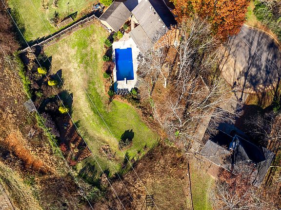4th image of 110 Amsterdam Dr