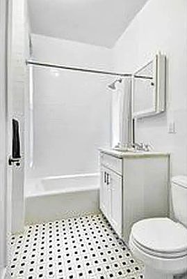 5th image of 282 Manhattan Ave #1F