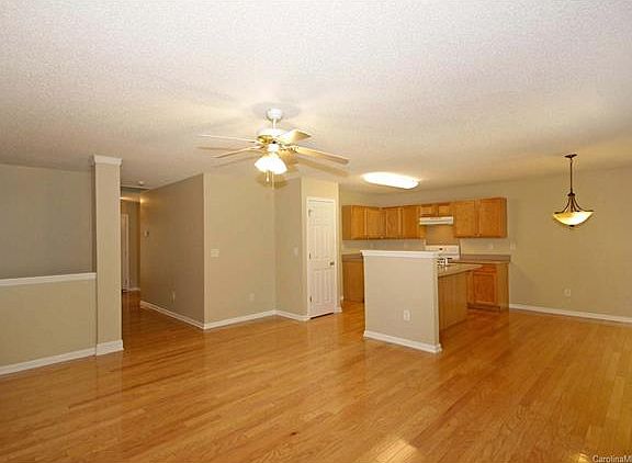 4th image of 2320 Wexford Way #20