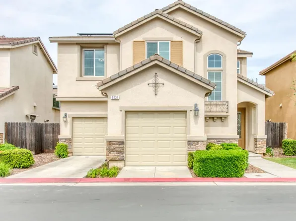 3037 Roche Ln, Clovis, CA 93619