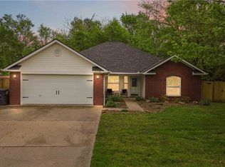 2408 Pin Oak St, Fayetteville, AR 72701