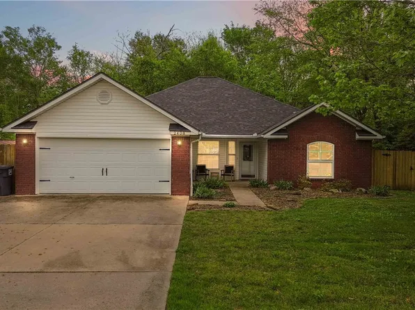 2408 Pin Oak St, Fayetteville, AR 72701