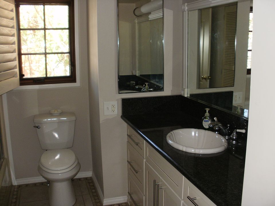 2nd image of 17 Hoover Dr
