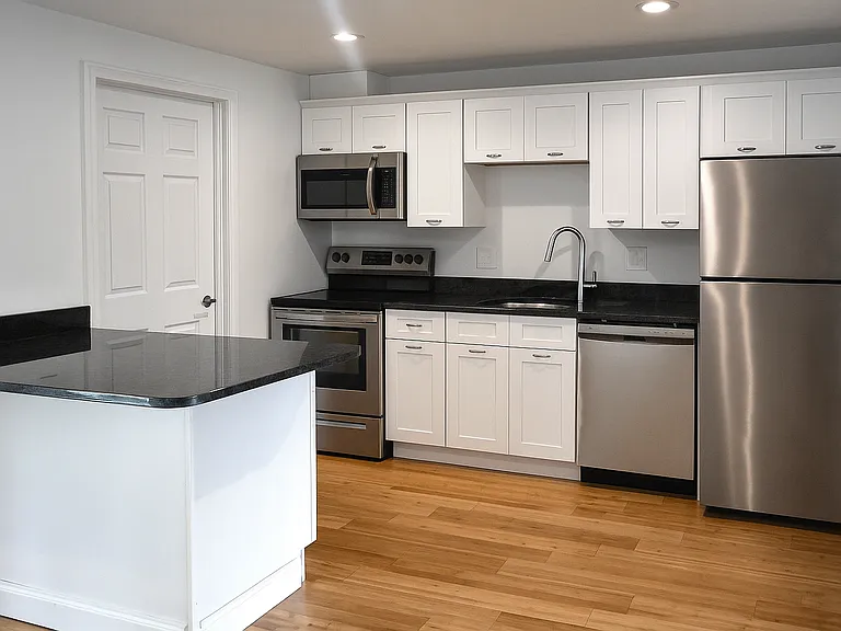 554 Main St #3 — Photo 7