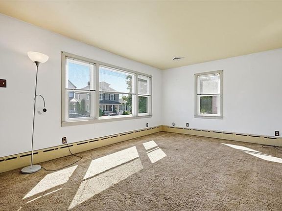 4th image of 170 S New St